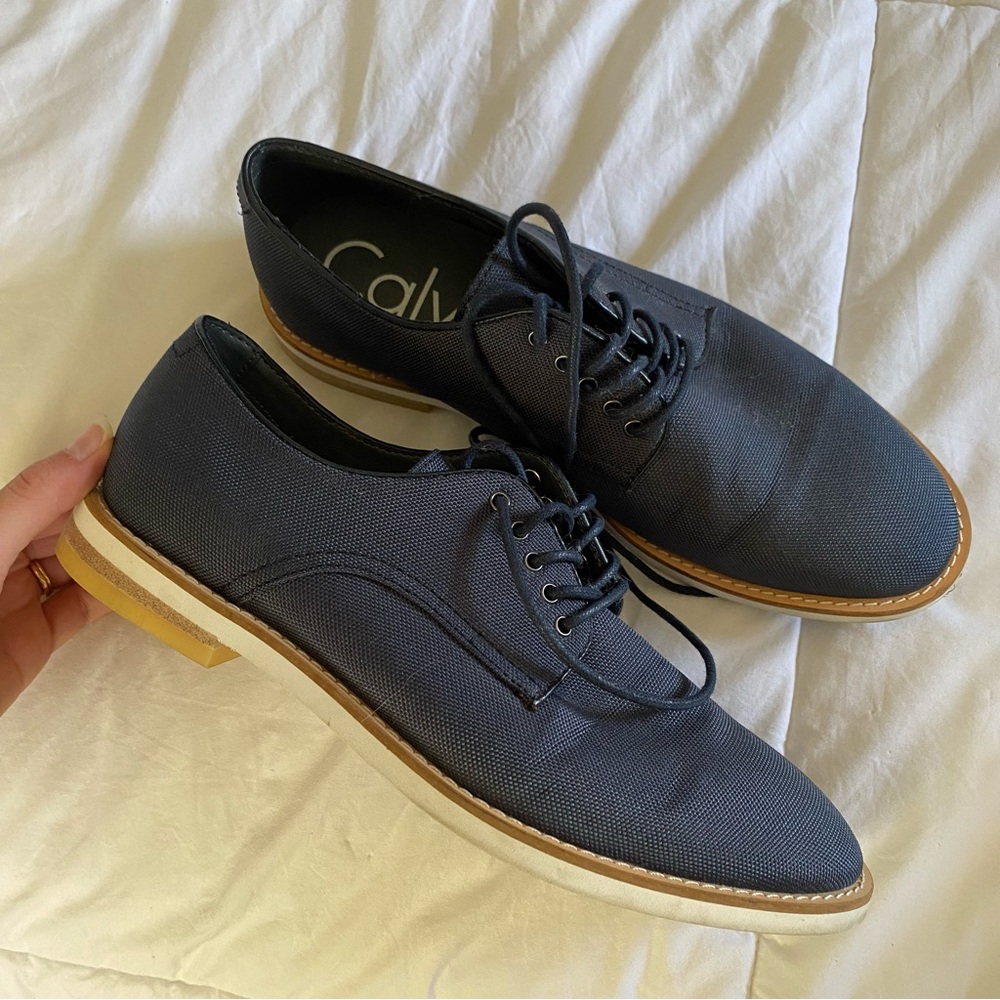 Calvin Klein // men’s navy dress shoes 8